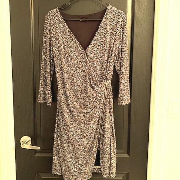 V-neck wrap dress - Picture 1 of 3